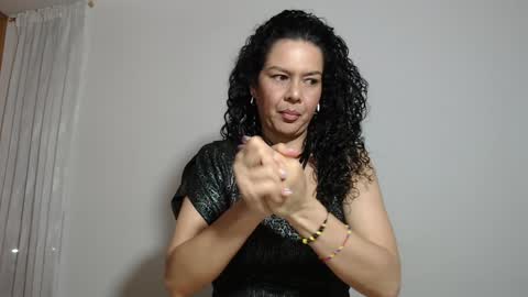 Snapshot of sharickleon11 chatting on December 7, 11:34 pm sharickleon11 online show from December 7, 11:34 pm