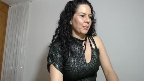 Snapshot of sharickleon11 chatting on December 8, 2:39 am sharickleon11 online show from December 8, 2:39 am