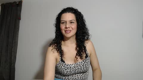 Snapshot of sharickleon11 chatting on January 27, 1:05 am sharickleon11 online show from January 27, 1:05 am