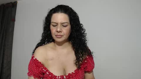 Snapshot of sharickleon11 chatting on February 19, 1:40 am sharickleon11 online show from February 19, 1:40 am