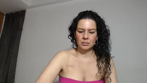 Snapshot of sharickleon11 chatting on September 20, 12:33 am sharickleon11 online show from September 20, 12:33 am