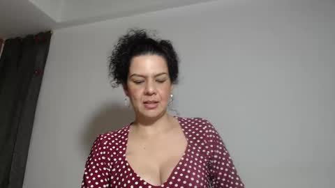 Snapshot of sharickleon11 chatting on October 2, 12:39 am sharickleon11 online show from October 2, 12:39 am