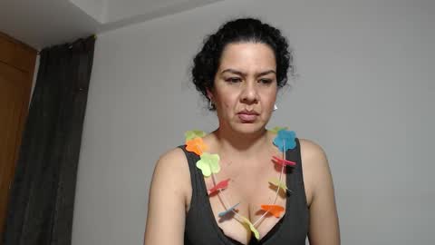 Snapshot of sharickleon11 chatting on October 16, 12:44 am sharickleon11 online show from October 16, 12:44 am