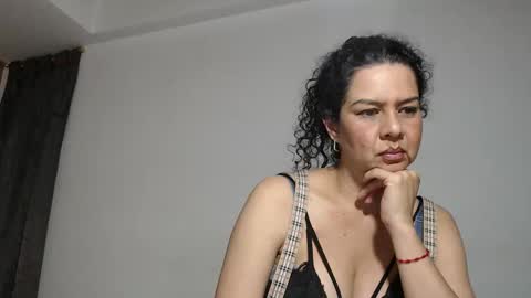 Snapshot of sharickleon11 chatting on November 12, 1:50 am sharickleon11 online show from November 12, 1:50 am