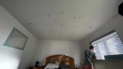 Snapshot of sharksboy16 chatting on January 2, 1:51 pm Sharksboy online show from January 2, 1:51 pm