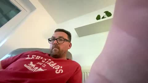 Snapshot of sharksboy16 chatting on October 25, 4:46 pm Sharksboy online show from October 25, 4:46 pm