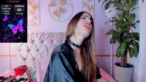 sharktitiare_ online show from November 20, 11:37 pm