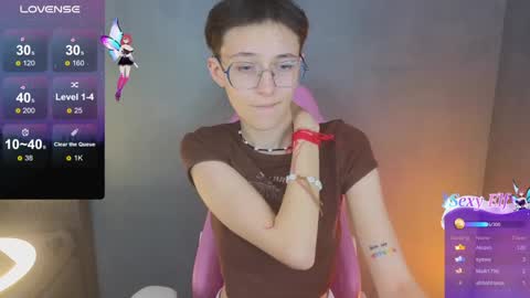 Snapshot of sharli_rose chatting on December 11, 7:46 pm Sharli online show from December 11, 7:46 pm