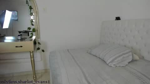 Sharlot online show from February 4, 12:33 pm