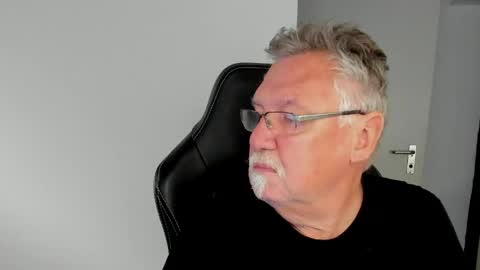 sharlots_pet online show from April 20, 7:44 am