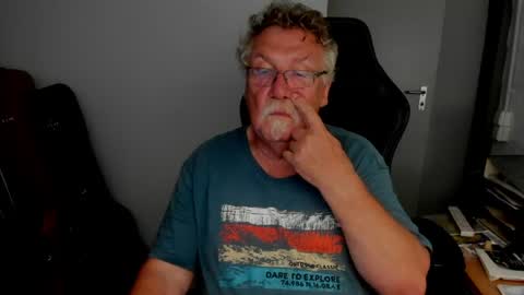 sharlots_pet online show from June 30, 7:15 pm