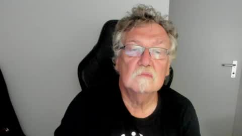 Snapshot of sharlots_pet chatting on July 27, 10:22 am sharlots_pet online show from July 27, 10:22 am