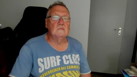 Snapshot of sharlots_pet chatting on July 29, 6:44 am sharlots_pet online show from July 29, 6:44 am