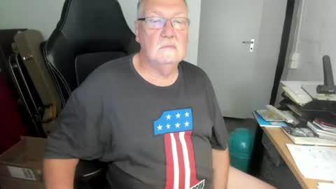 Snapshot of sharlots_pet chatting on July 30, 11:31 am sharlots_pet online show from July 30, 11:31 am