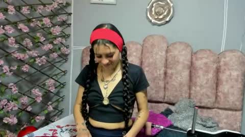 sharlotsh1 online show from July 11, 5:10 am