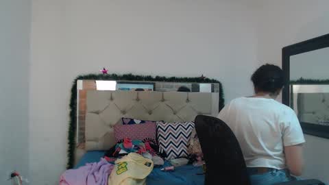 Sara online show from December 9, 3:11 pm