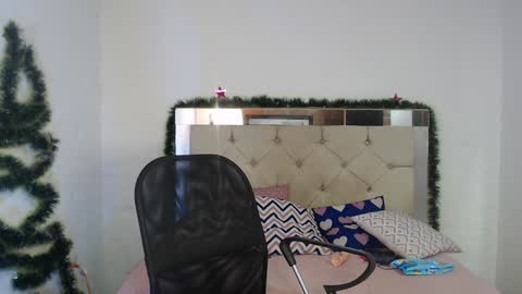 Sara online show from January 3, 5:31 pm