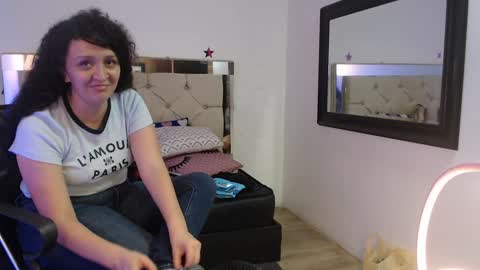 Sara online show from January 4, 8:27 pm