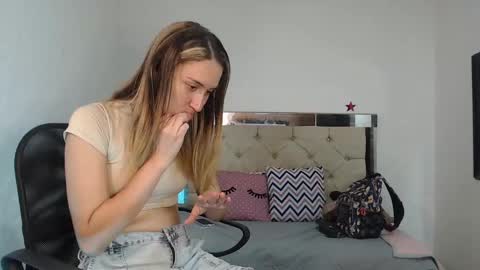 Sara online show from March 6, 2:18 pm