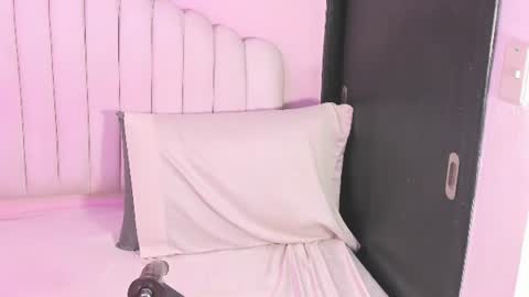 Snapshot of sharlotthe_bigass chatting on August 3, 9:04 am sharlotthe_bigass online show from August 3, 9:04 am