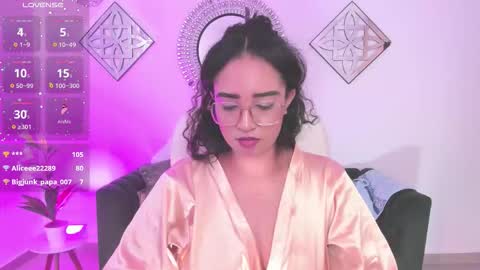 Snapshot of sharon_breezee chatting on October 5, 2:04 pm sharon_breezee online show from October 5, 2:04 pm