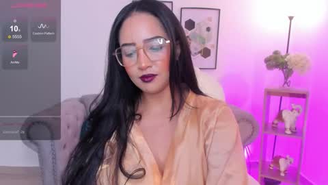 Snapshot of sharon_breezee chatting on November 23, 5:18 am sharon_breezee online show from November 23, 5:18 am