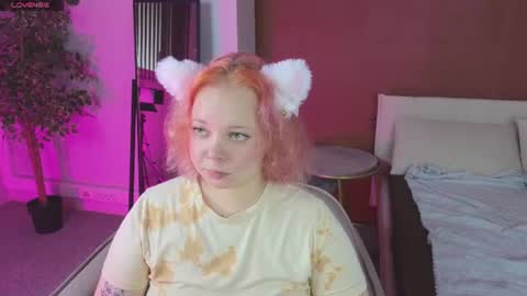 Snapshot of sharon_coxxx chatting on August 6, 8:38 am Sharon online show from August 6, 8:38 am