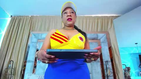 Sharon Noa online show from June 11, 2:26 pm