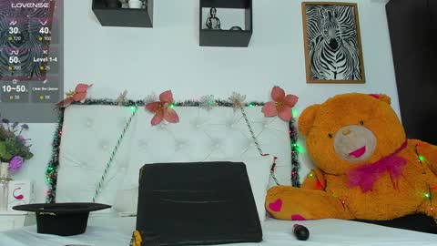 sharon_smiith_ online show from December 19, 4:23 am