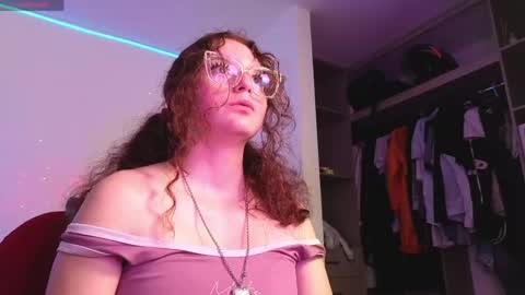 Snapshot of sharonblack_ chatting on April 19, 1:16 am kitsune online show from April 19, 1:16 am