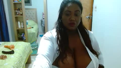 Snapshot of sharonevans1 chatting on November 22, 4:11 am sharonevans1 online show from November 22, 4:11 am