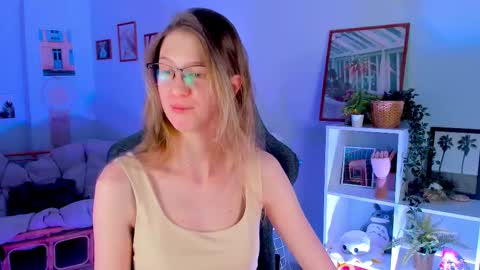 Snapshot of sharonevansi chatting on March 6, 12:09 pm Sharon online show from March 6, 12:09 pm