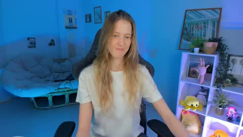 Snapshot of sharonevansi chatting on March 9, 8:52 pm Sharon online show from March 9, 8:52 pm