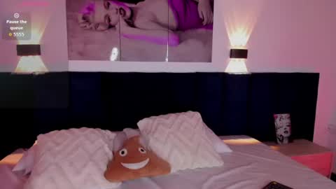 SharonLovee  online show from June 11, 9:57 pm