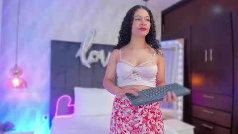 Snapshot of sharonn___ chatting on February 17, 3:25 am Sharon online show from February 17, 3:25 am