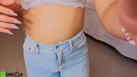 Snapshot of sharonn___ chatting on October 3, 4:20 am Sharon online show from October 3, 4:20 am