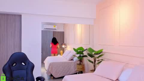 Snapshot of sharonn___ chatting on November 13, 3:49 am Sharon online show from November 13, 3:49 am