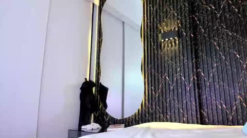 Snapshot of sharonttaylor chatting on December 13, 11:43 pm SHARON TAYLOR online show from December 13, 11:43 pm