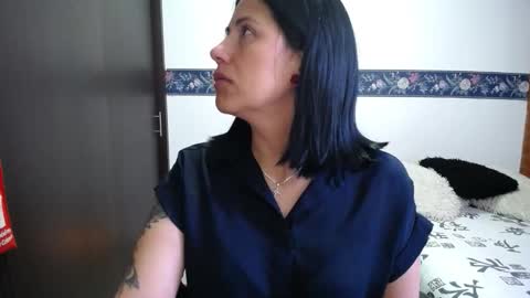 Snapshot of sharoon__cherry_ chatting on October 22, 11:54 am sharon online show from October 22, 11:54 am