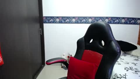 Snapshot of sharoon__cherry_ chatting on October 24, 11:39 am sharon online show from October 24, 11:39 am