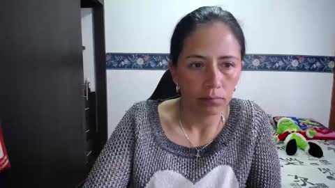 Snapshot of sharoon__cherry_ chatting on December 2, 12:32 pm sharon online show from December 2, 12:32 pm