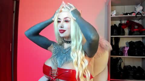 Snapshot of sharpay_evans chatting on January 21, 12:18 pm Antonia online show from January 21, 12:18 pm