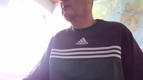 Snapshot of sharpshoder chatting on September 15, 10:37 am Peter online show from September 15, 10:37 am