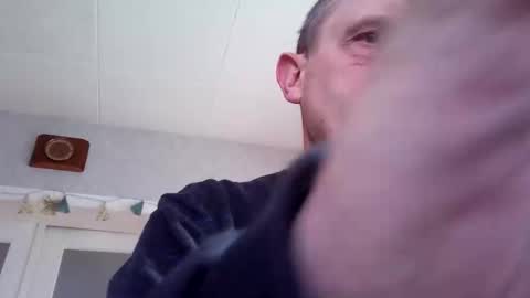 Snapshot of sharpshoder chatting on December 15, 11:14 am Peter online show from December 15, 11:14 am