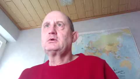 Snapshot of sharpshoder chatting on December 23, 9:51 am Peter online show from December 23, 9:51 am