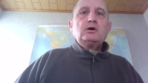 Snapshot of sharpshoder chatting on January 18, 11:47 am Peter online show from January 18, 11:47 am