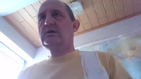 Snapshot of sharpshoder chatting on April 19, 10:25 am Peter online show from April 19, 10:25 am