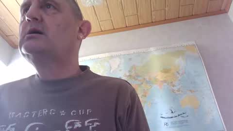 Snapshot of sharpshoder chatting on May 3, 11:16 am Peter online show from May 3, 11:16 am