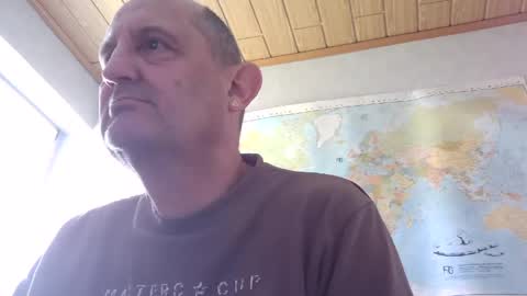 Snapshot of sharpshoder chatting on May 9, 10:42 am Peter online show from May 9, 10:42 am