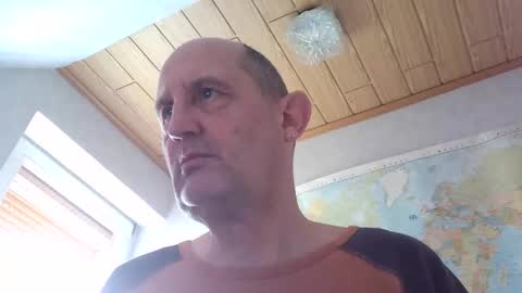 Snapshot of sharpshoder chatting on May 15, 10:22 am Peter online show from May 15, 10:22 am